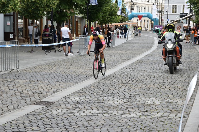 既往地肩负 既往地肩负