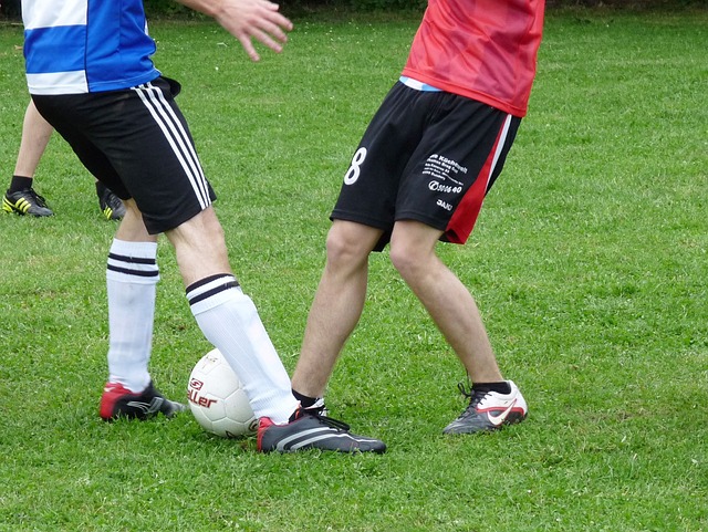 现代足球更 现代足球更